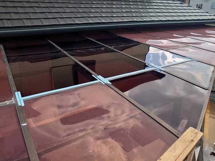 宝塚市でカーポート屋根の部分的な交換としてポリカーポネードを使用した後の様子