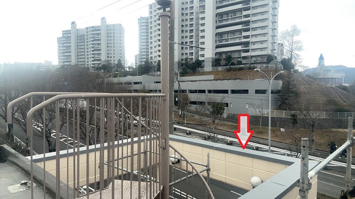 加西市で板金工事としてガルバリウム鋼板製の笠木を取り付けた後の様子