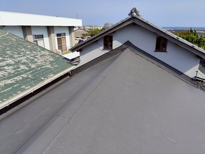 南あわじ市で日本瓦葺きの古民家を金属屋根に葺き替えて雨漏り解消した後の様子