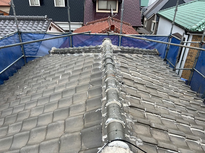 西宮市で屋根葺き替え工事を行う前の瓦屋根