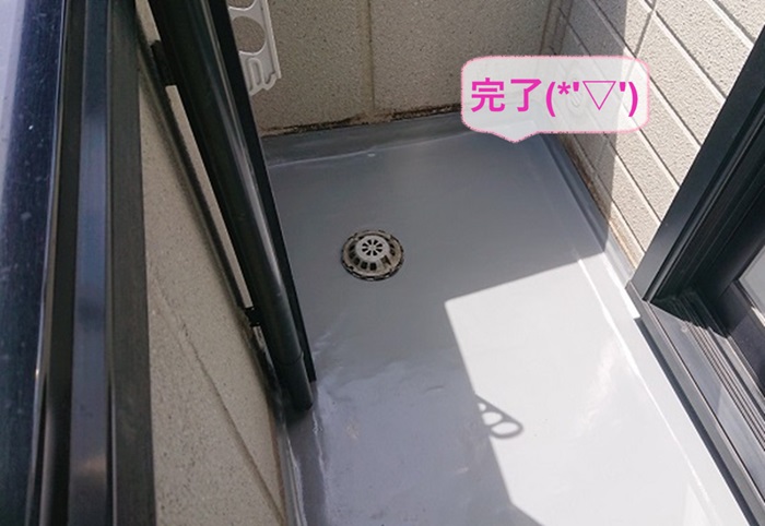 神戸市兵庫区のベランダ床で剝がれにくいウレタン防水通気暖衝工法が完了した現場の様子