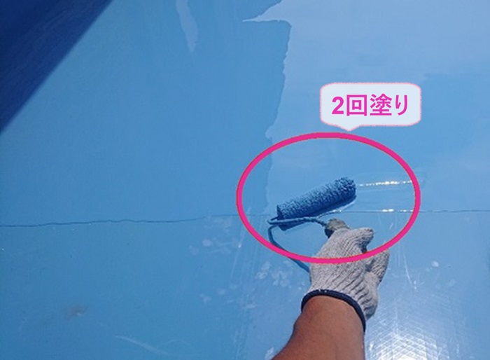 ベランダ防水リフォームで田島オルタックエースを２回塗りしている様子