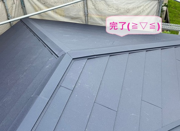 神戸市灘区の日本瓦の葺き直しで新しい防水シートに貼り替えて長期的な雨漏り対策が完了した現場の様子