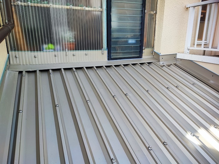 西宮市で屋根工事を行った後のガルバリウム鋼板屋根