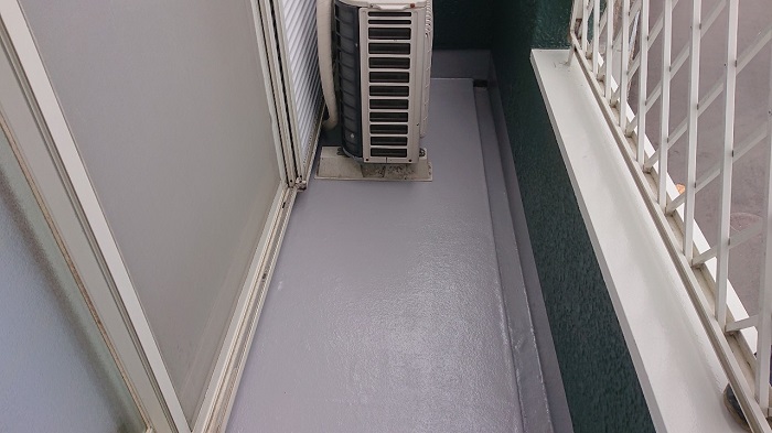 FRP防水のメンテナンスでトップコートを塗った後の様子