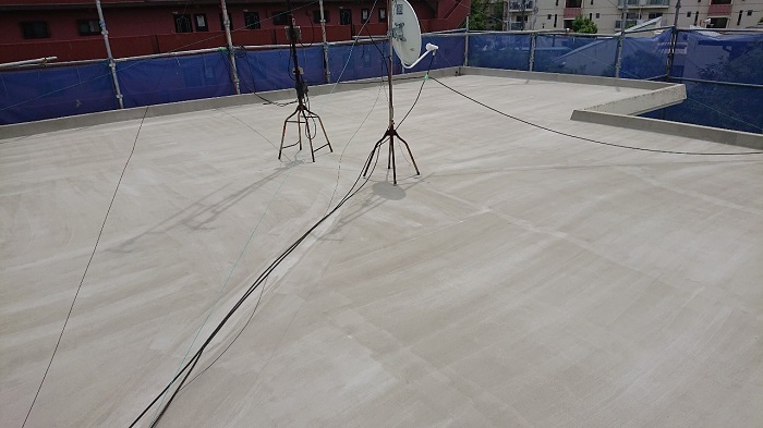 神戸市灘区でウレタン防水密着工法でマンション屋上の雨漏りを解消する前の様子