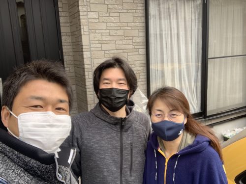 ご夫婦と職人の写真