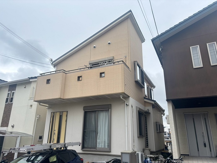 たつの市で日本ペイントのラジカル制御塗料を用いて戸建ての外壁塗り替えを行う前の様子
