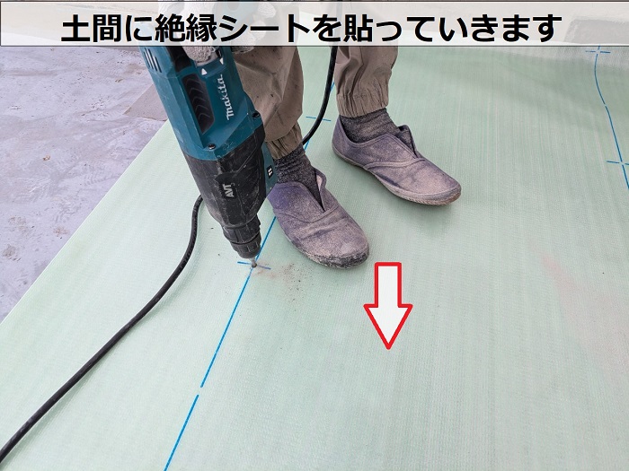 神戸市長田区で田島ビュートップU１５を使用して雨漏りを解消する為、屋上防水工事で絶縁シート貼り