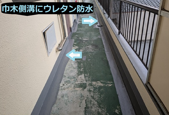 神戸市長田区で面積170平米の5階建てハイツで長尺シートを貼り替える現場でウレタン防水