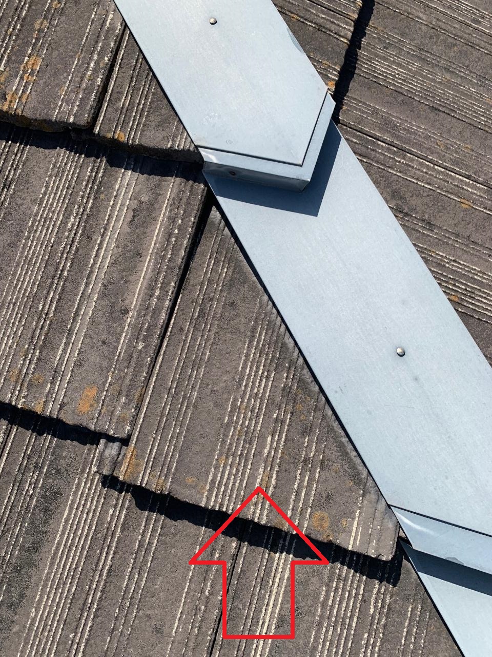 瓦屋根修理で見つけたズレている瓦屋根