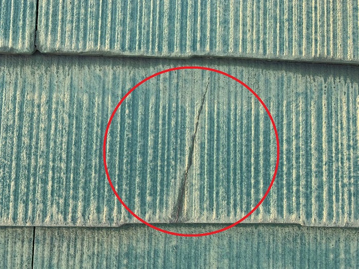 スレート屋根のひび割れ