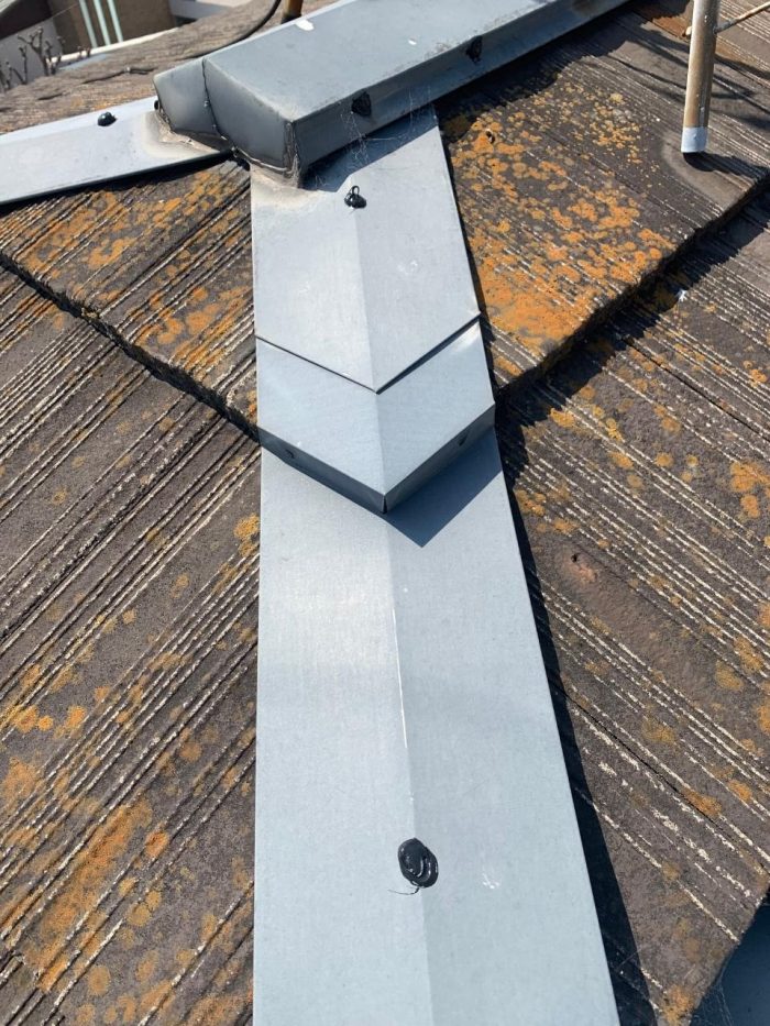 浮いた釘にシーリングした様子