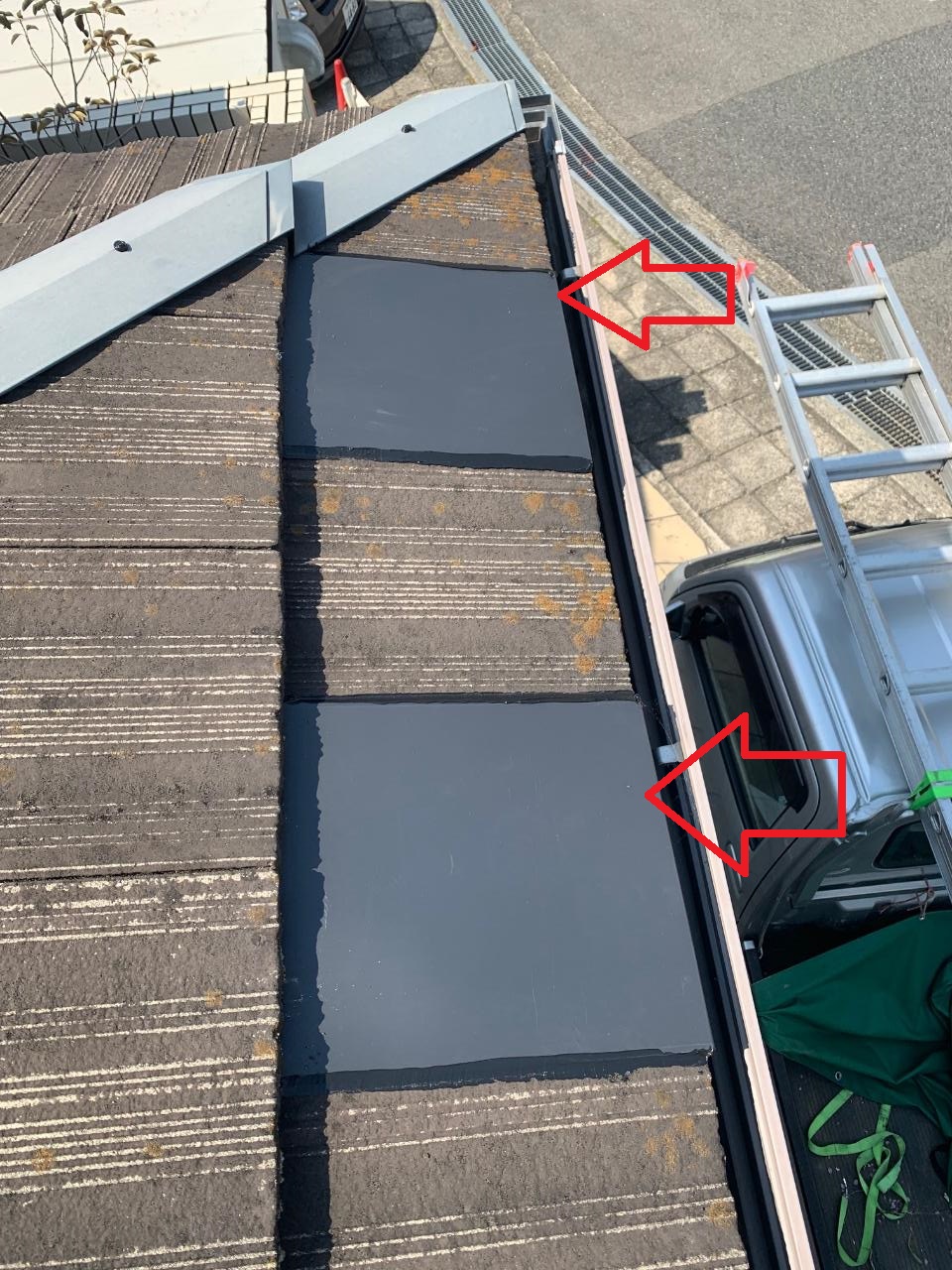 廃盤になっている瓦屋根修理で板金を貼った様子