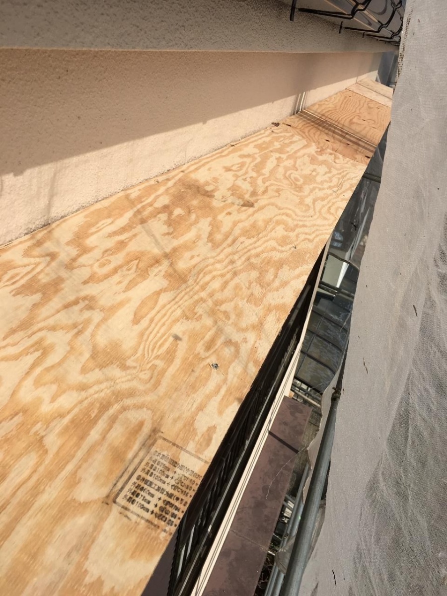 下地用合板を貼った様子