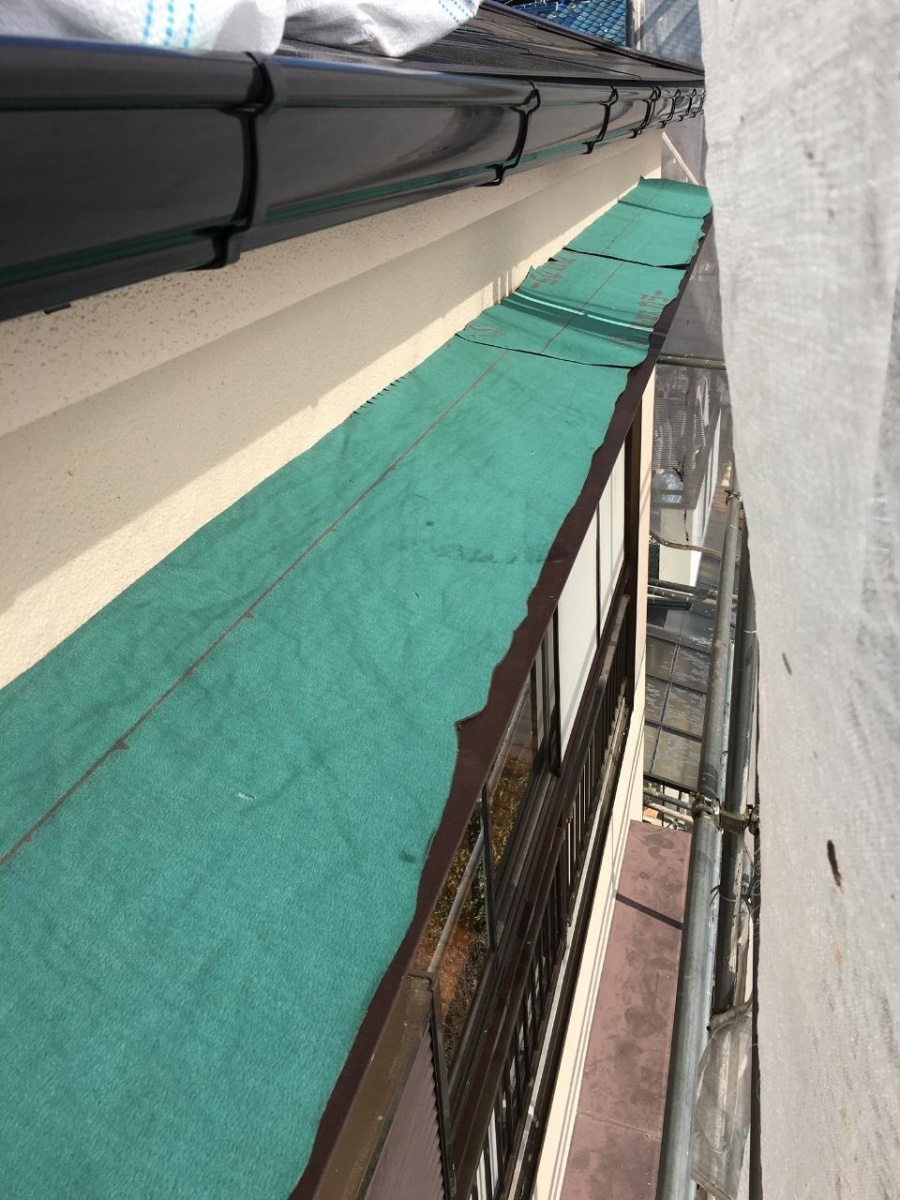 防水シートを貼った様子