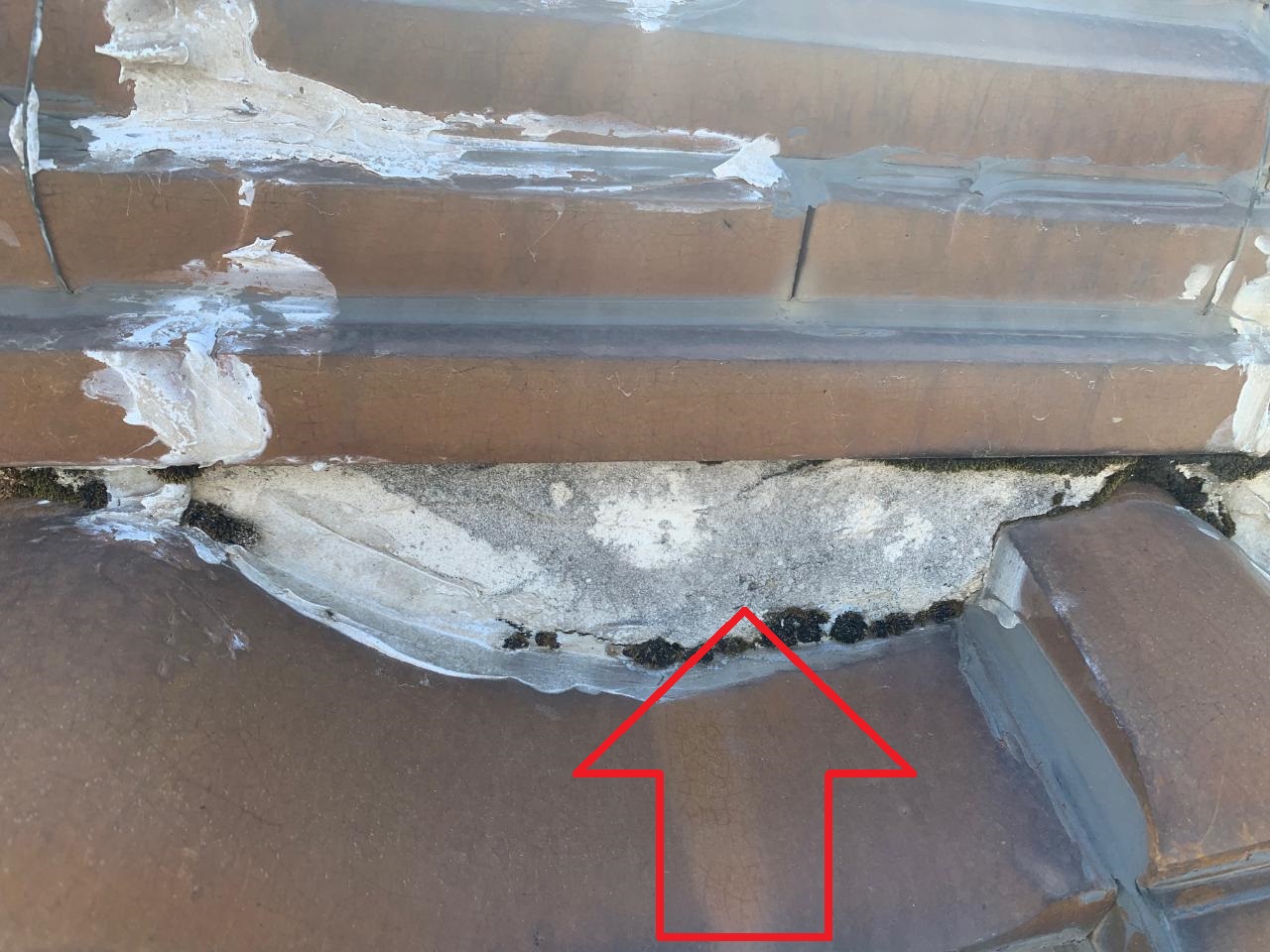 お見積もりを行った瓦屋根に使用している漆喰の様子