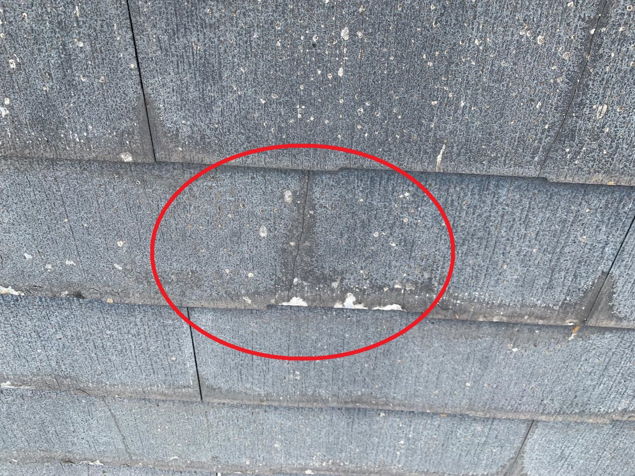 火災保険が適応となった屋根材のひび割れ