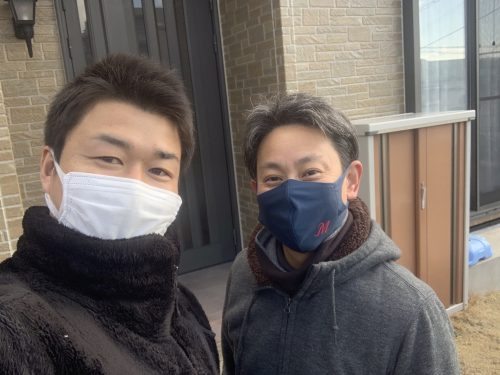 お客様と玄関先での写真