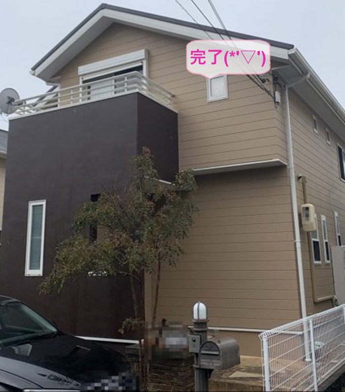 神戸市垂水区の外装リフォームで2トーンカラーへ塗り替えが完了した現場の様子