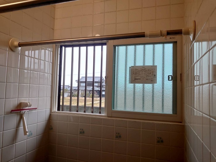 神戸市西区で内窓工事として先進的窓リノベ2025年の補助金を使用した工事で浴室に設置