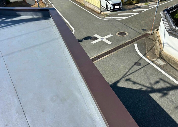 市川町 屋上のパラペット上部の笠木板金をガルバリウム鋼板へ交換完了