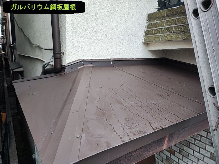 ガルバリウム鋼板を張った屋根