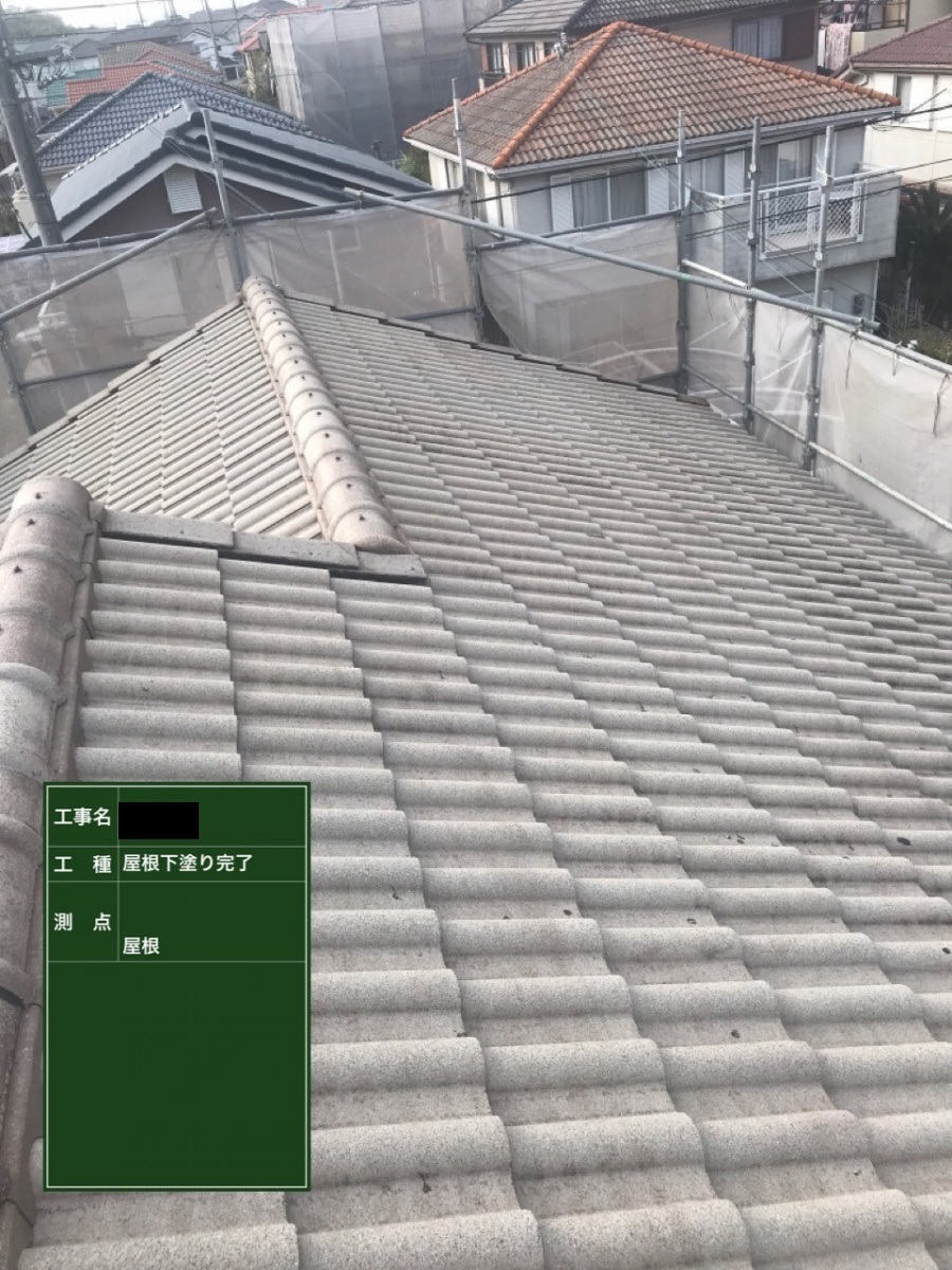 屋根下塗りの様子