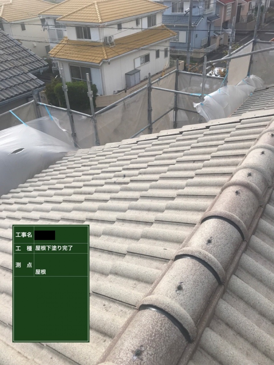 屋根下塗り完了の様子