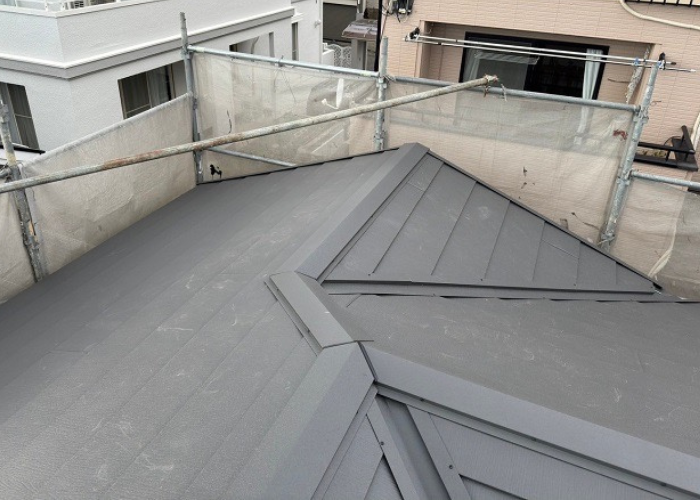 西宮市での雨漏りしている2階建て戸建ての瓦屋根リフォーム完了