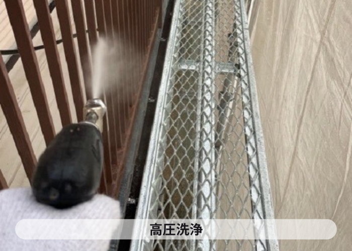 神戸市西区　錆びた手摺の部分塗装で手摺を高圧洗浄