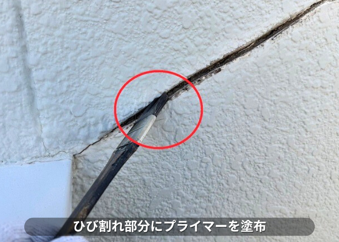 南あわじ市　外壁ひび割れ補修としてUカットシール工法でプライマー塗布