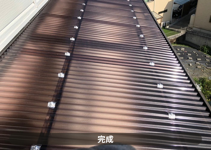 吹田市　ベランダ屋根にポリカ波板を貼った様子