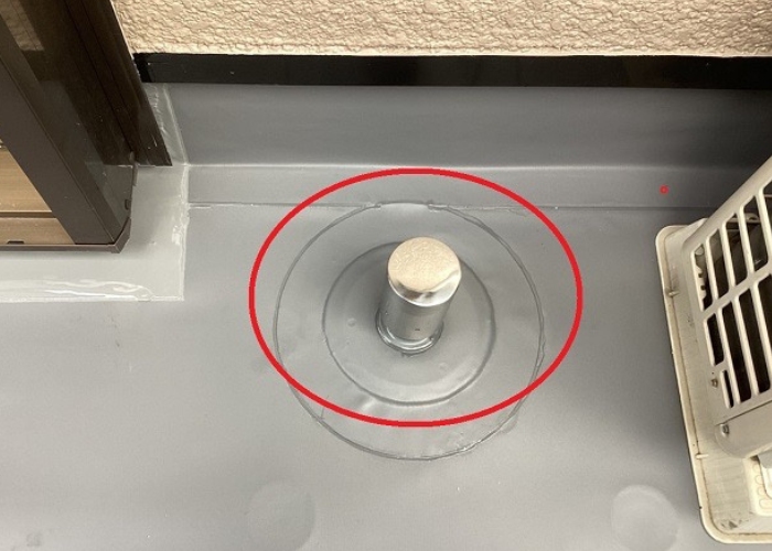 丹波篠山 塩ビシート防水に脱気筒を取り付けた様子