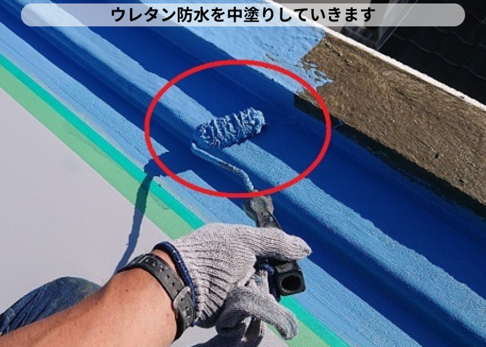 丹波篠山市　雨漏りしている屋上防水にウレタン防水を中塗り