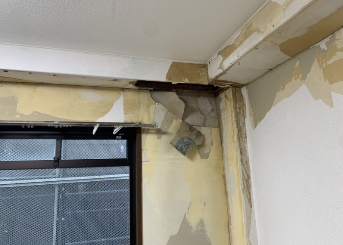 南あわじ市 室内の天井が剥がれている様子