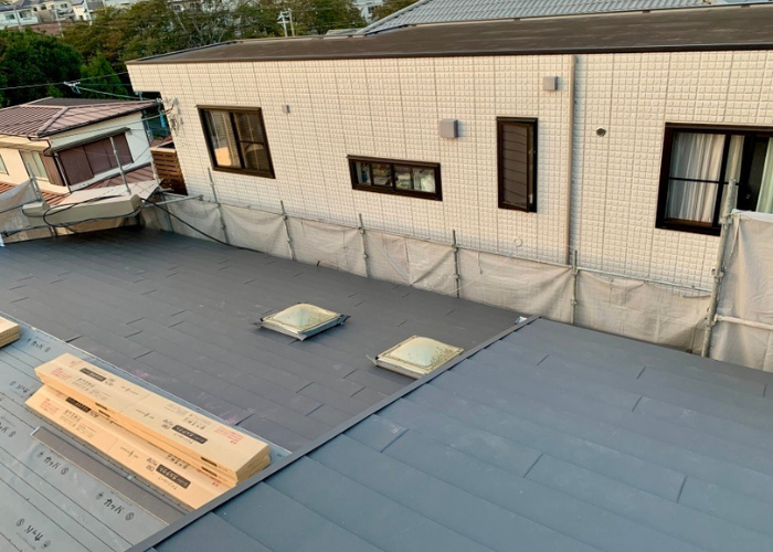 南あわじ市　屋根カバー工法で屋根を葺いた様子