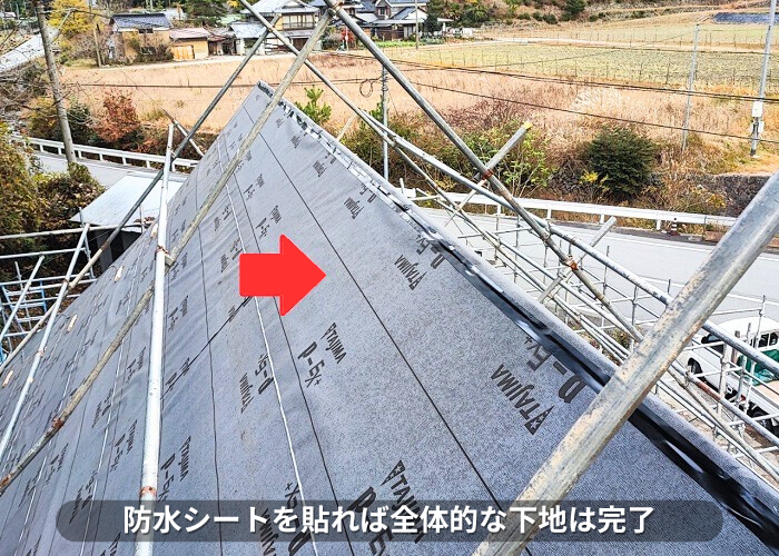 朝来市　波トタン貼りの茅葺屋根へのカバー工事で全体的な下地完了