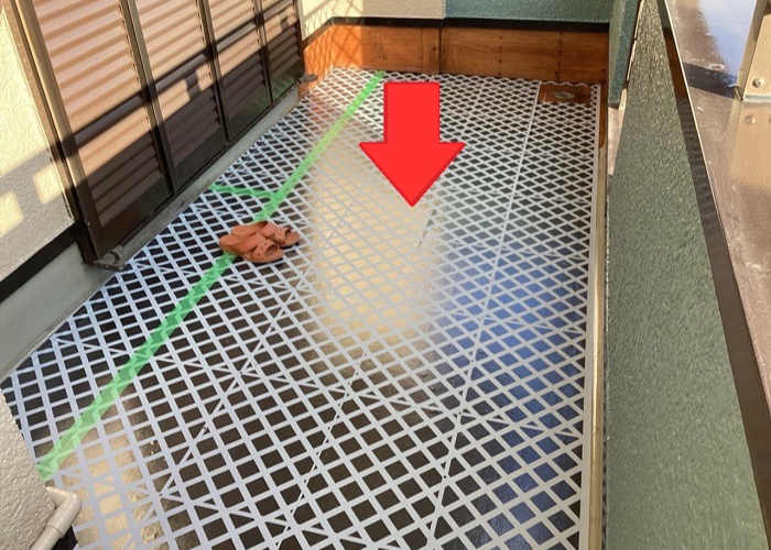 丹波篠山 ベランダの防水工事で絶縁シートを貼った様子