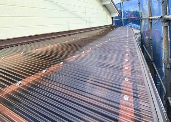 南あわじ市 ベランダ屋根のポリカ波板を貼り替えた後の様子
