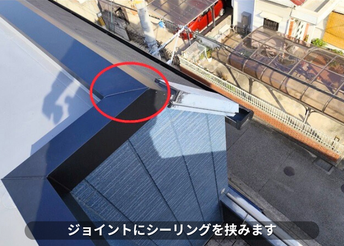 南あわじ市　陸屋根パラペットにガルバリウム鋼板製の笠木を取り付けで笠木取り付け