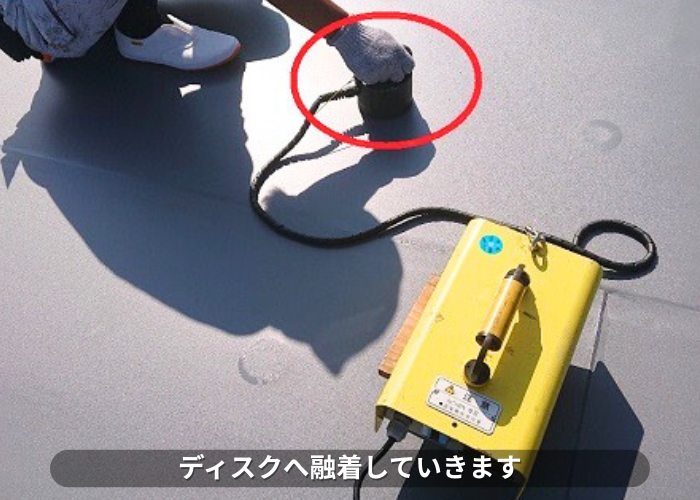 南あわじ市　屋上防水工事として塩ビシート防水機械固定工法でシートを融着