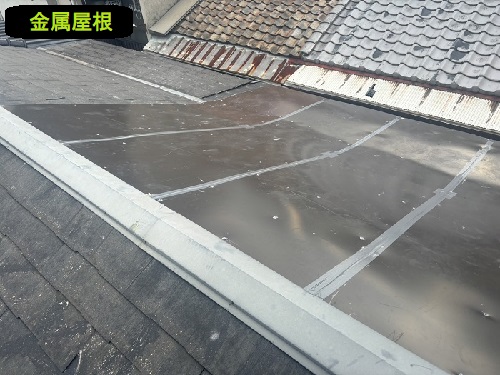 カバー工法前の金属屋根