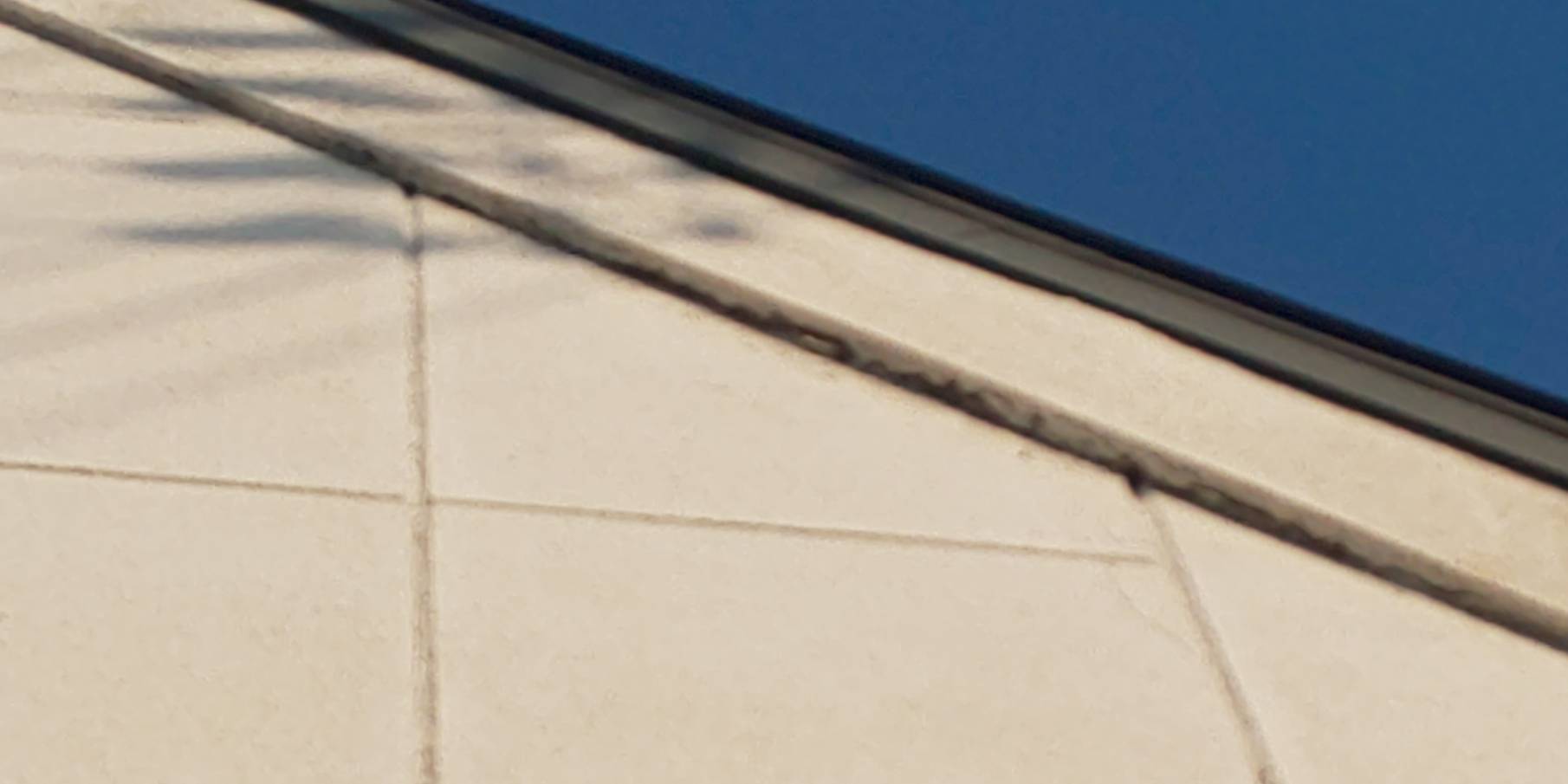 西宮市にて外壁を点検