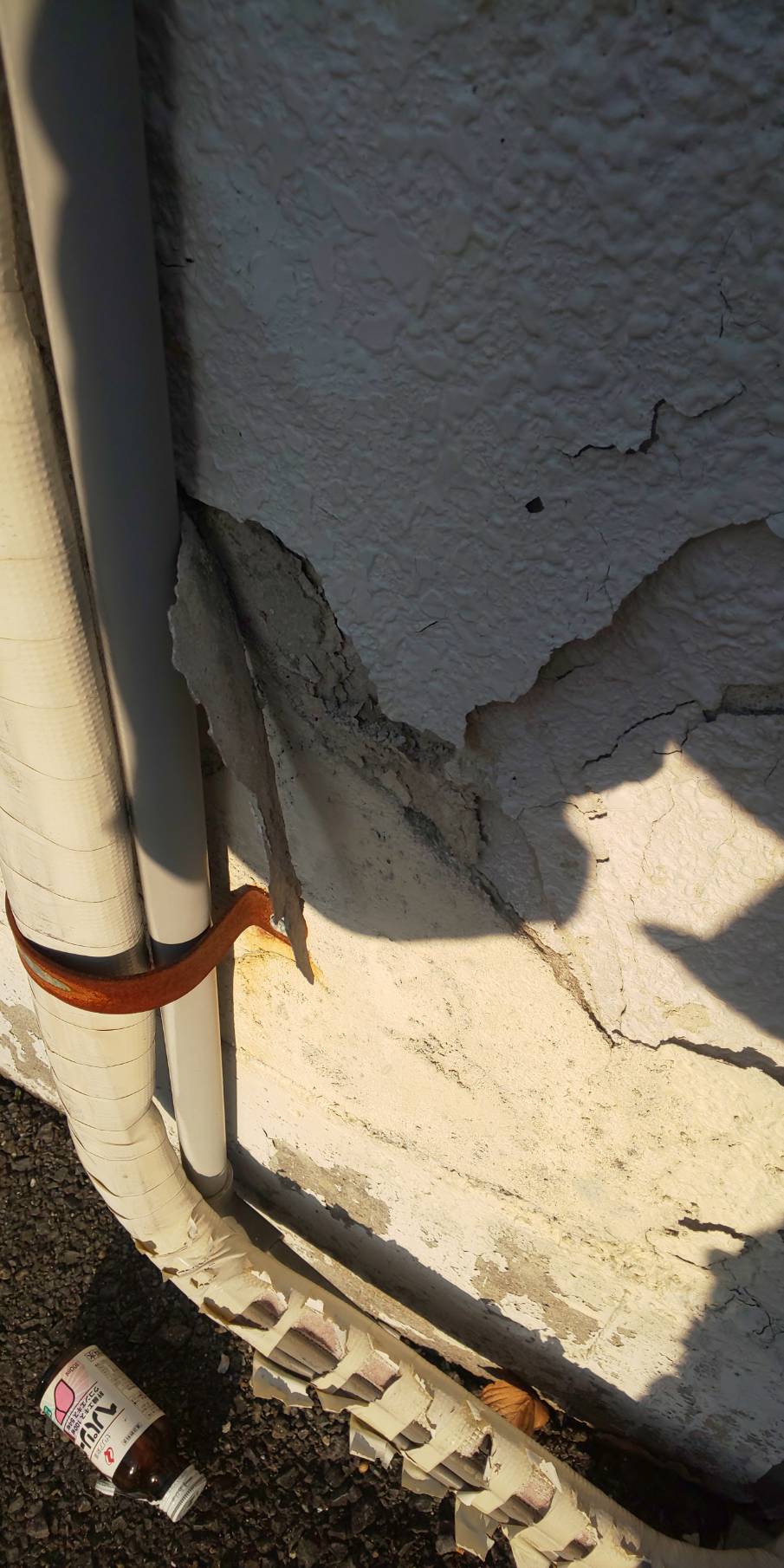 西宮市にて外壁剥離