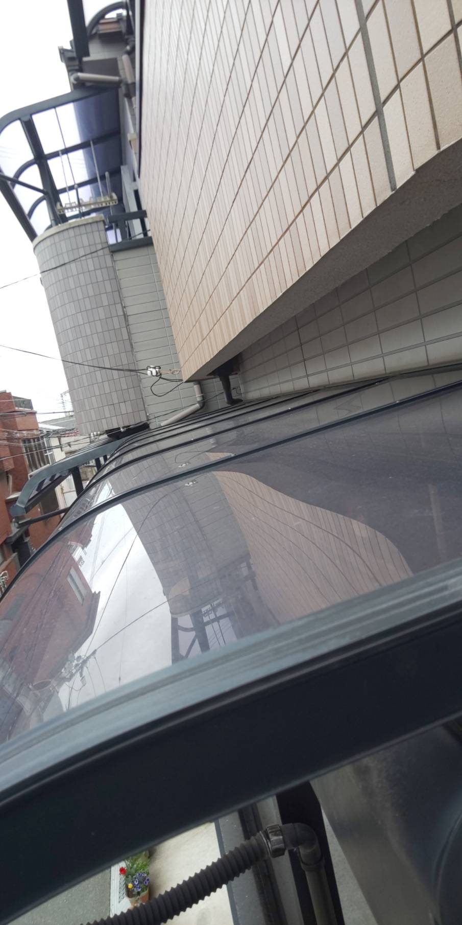 西宮市カーポート屋根破損した