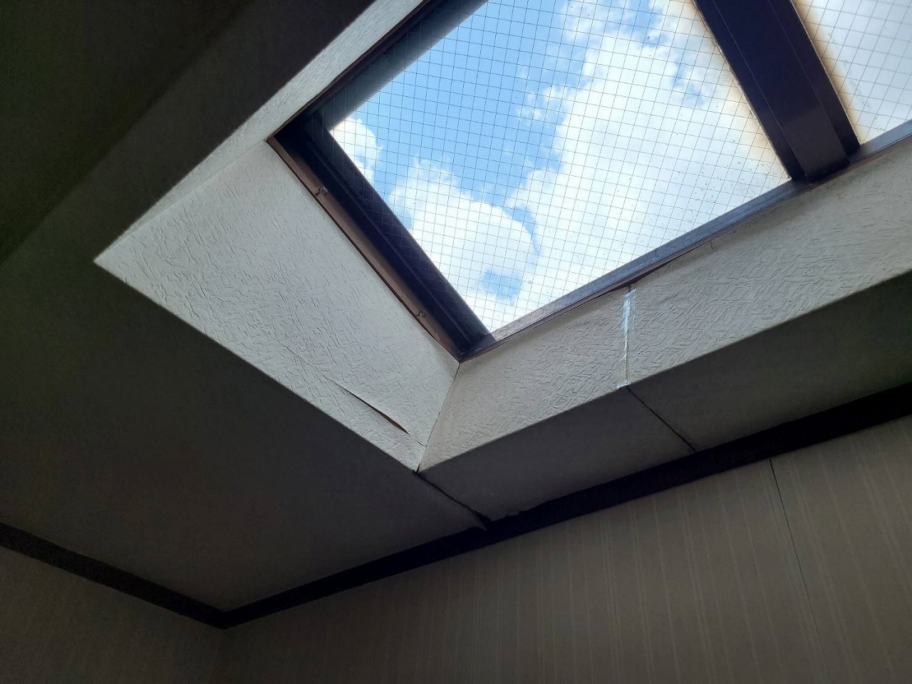 明り取り　クロス補修