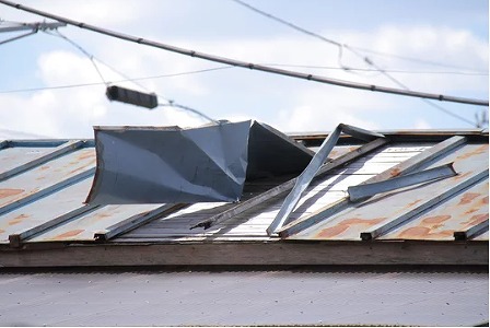 金属屋根めくれ