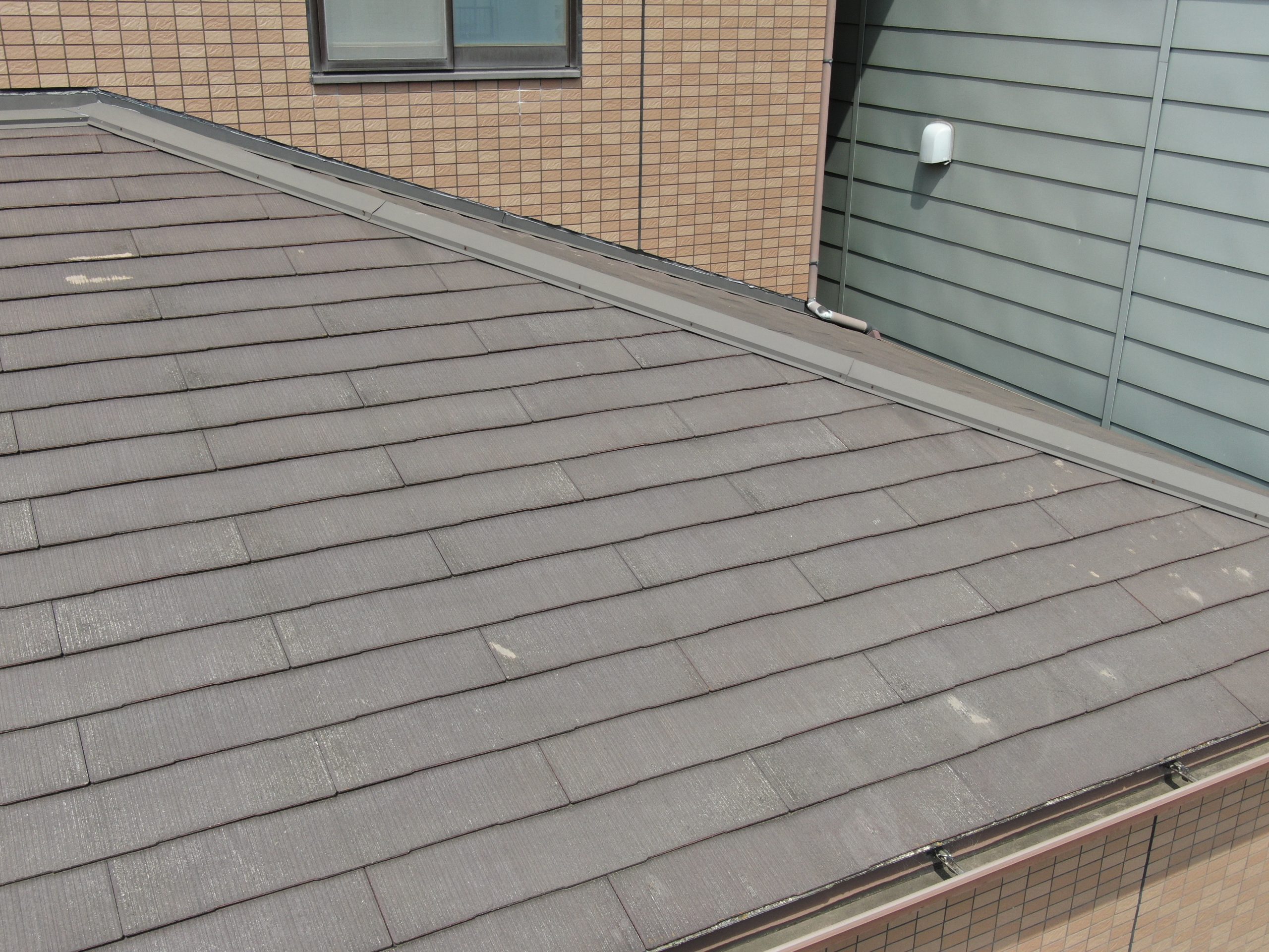 西宮市カラーベスト屋根点検作業