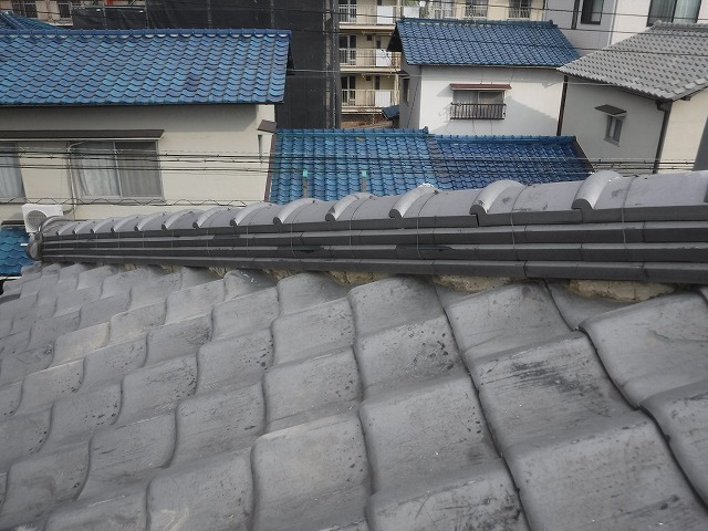 古い漆喰の撤去作業